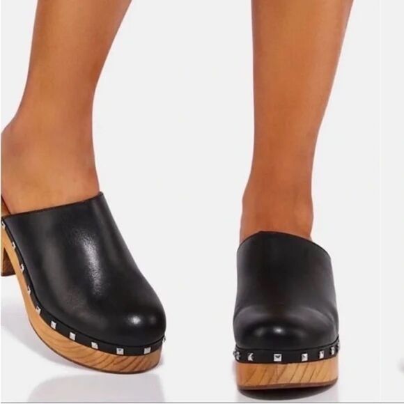 ✨ NWOT✨ATALINA FAUX LEATHER WOVEN PATTERN STUDDED HEELED CLOGS✨ - Picture 2 of 9